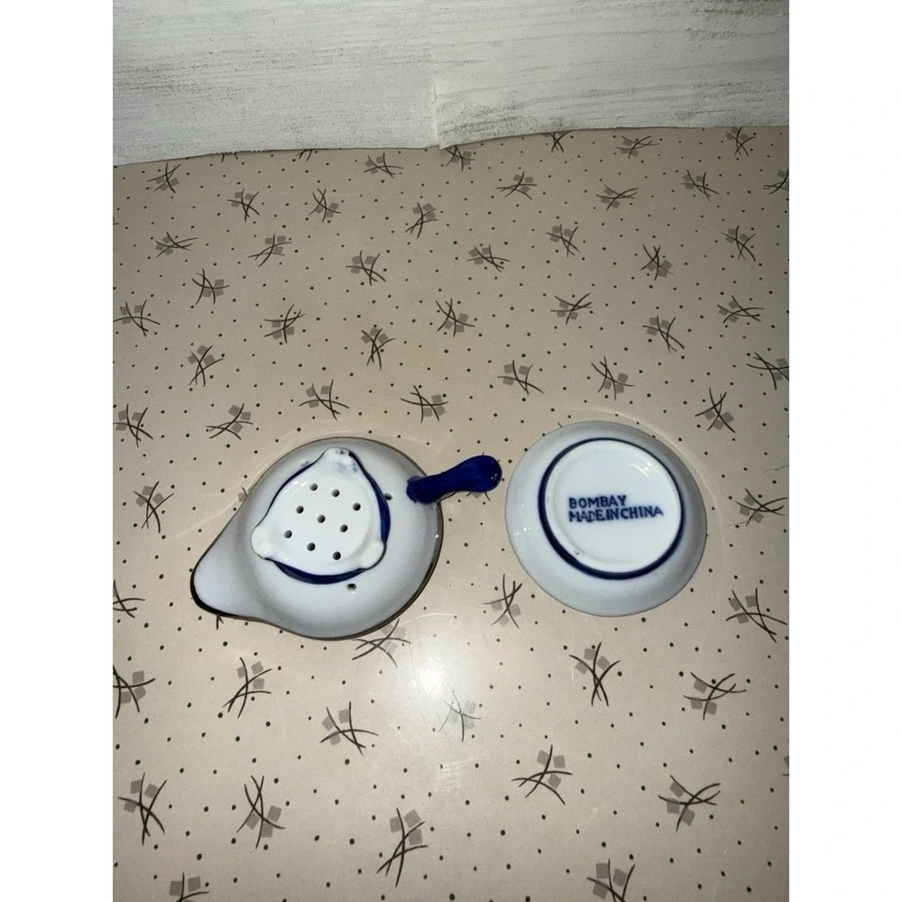 Bombay Blue White &‎ Silver Porcelain Tea Strainer With A Drip Bowl Arabesque